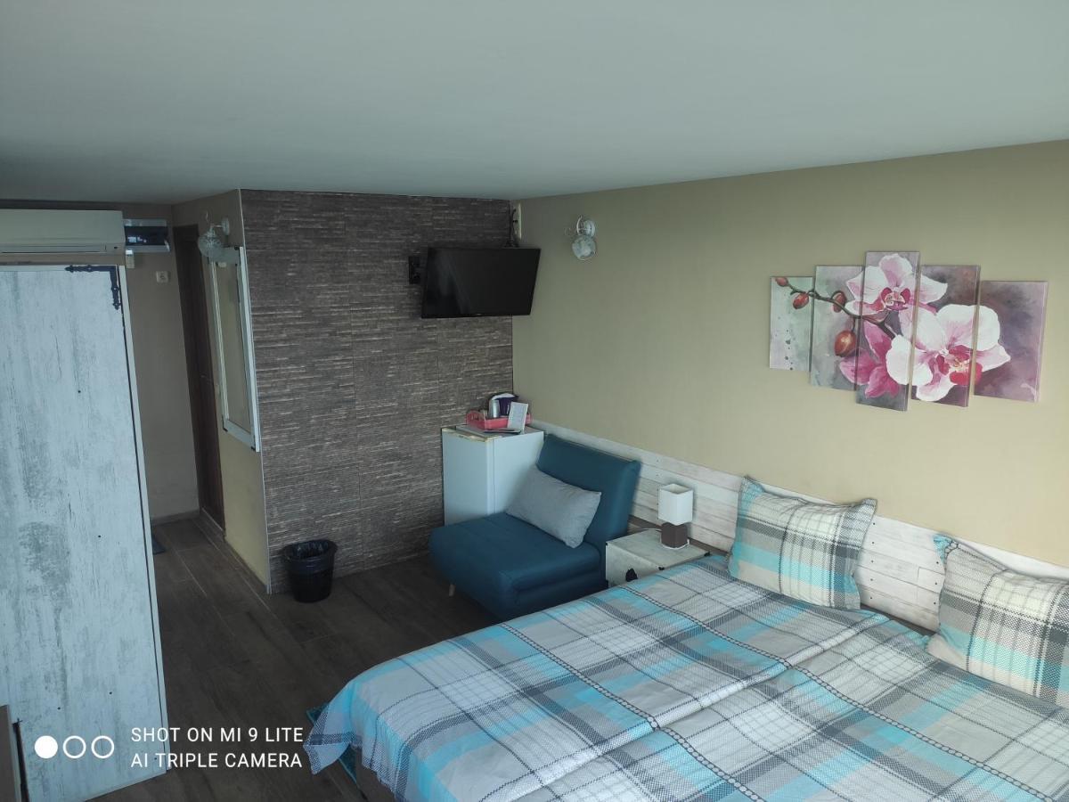 Hemingway Rooms In Happy Beach Varna Extérieur photo