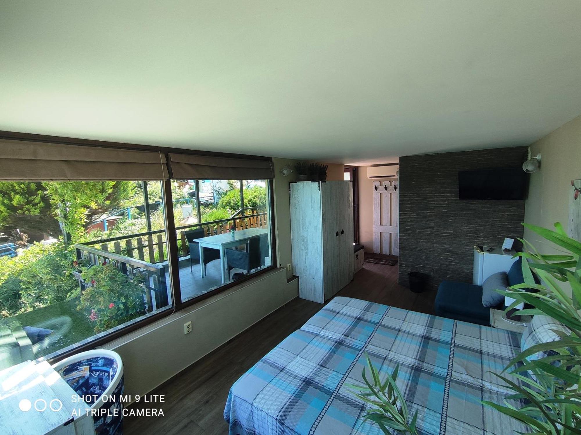 Hemingway Rooms In Happy Beach Varna Extérieur photo