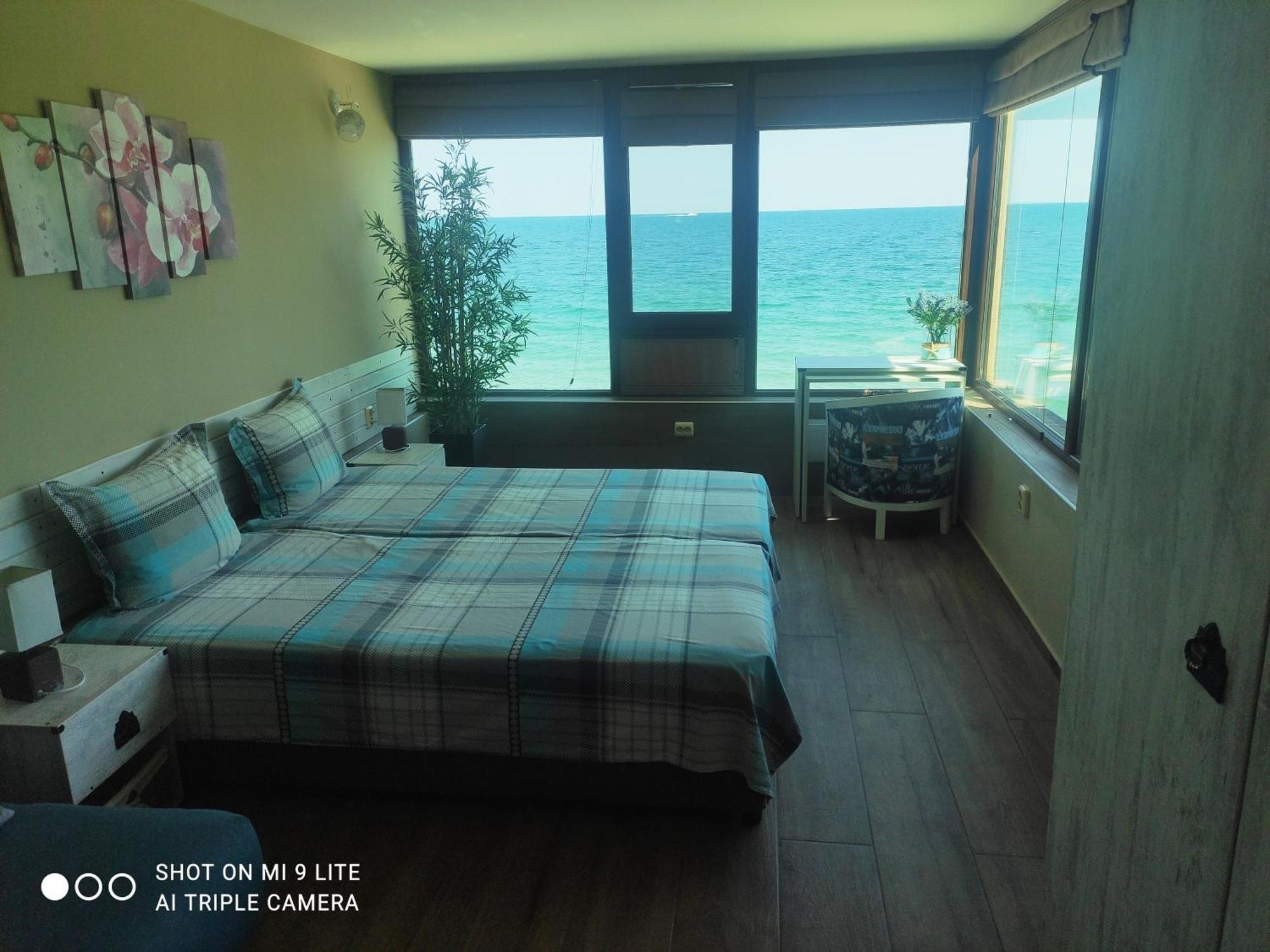 Hemingway Rooms In Happy Beach Varna Extérieur photo