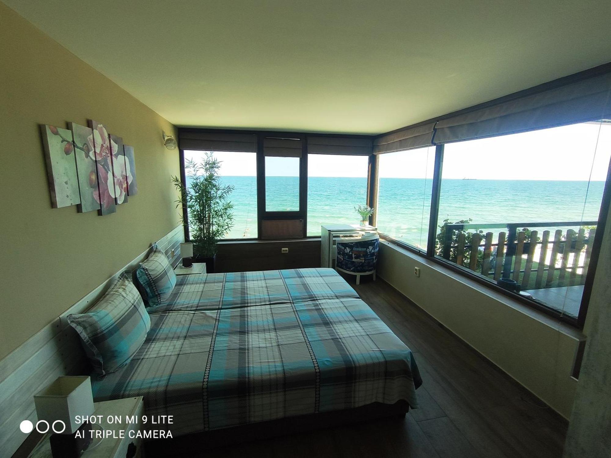 Hemingway Rooms In Happy Beach Varna Extérieur photo